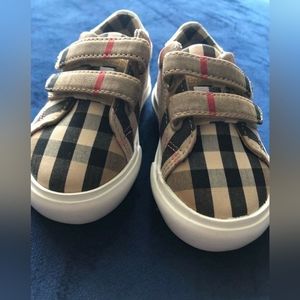 6m Burberry Shoes Unisex